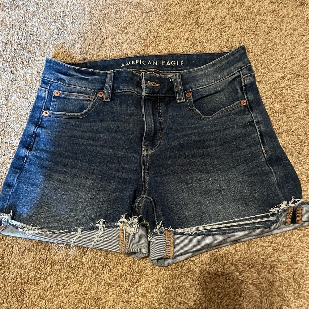 American Eagle Midi shorts